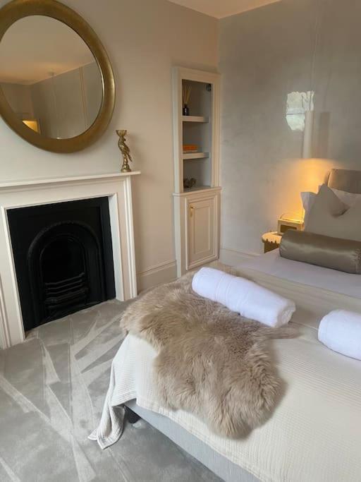 Luxury Georgian Apartment - 5 Minute Walk To Spa Bath Exterior foto