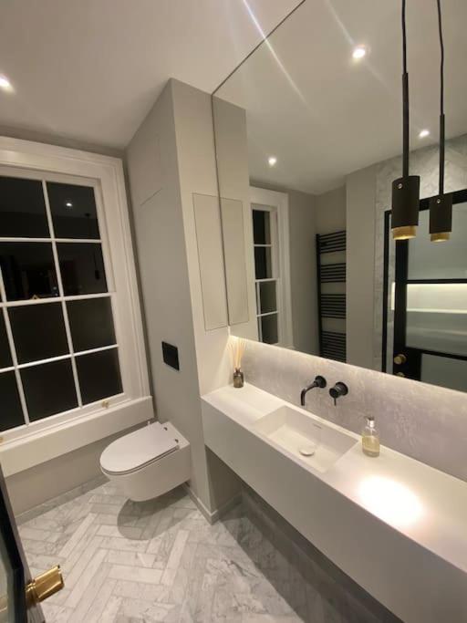 Luxury Georgian Apartment - 5 Minute Walk To Spa Bath Exterior foto